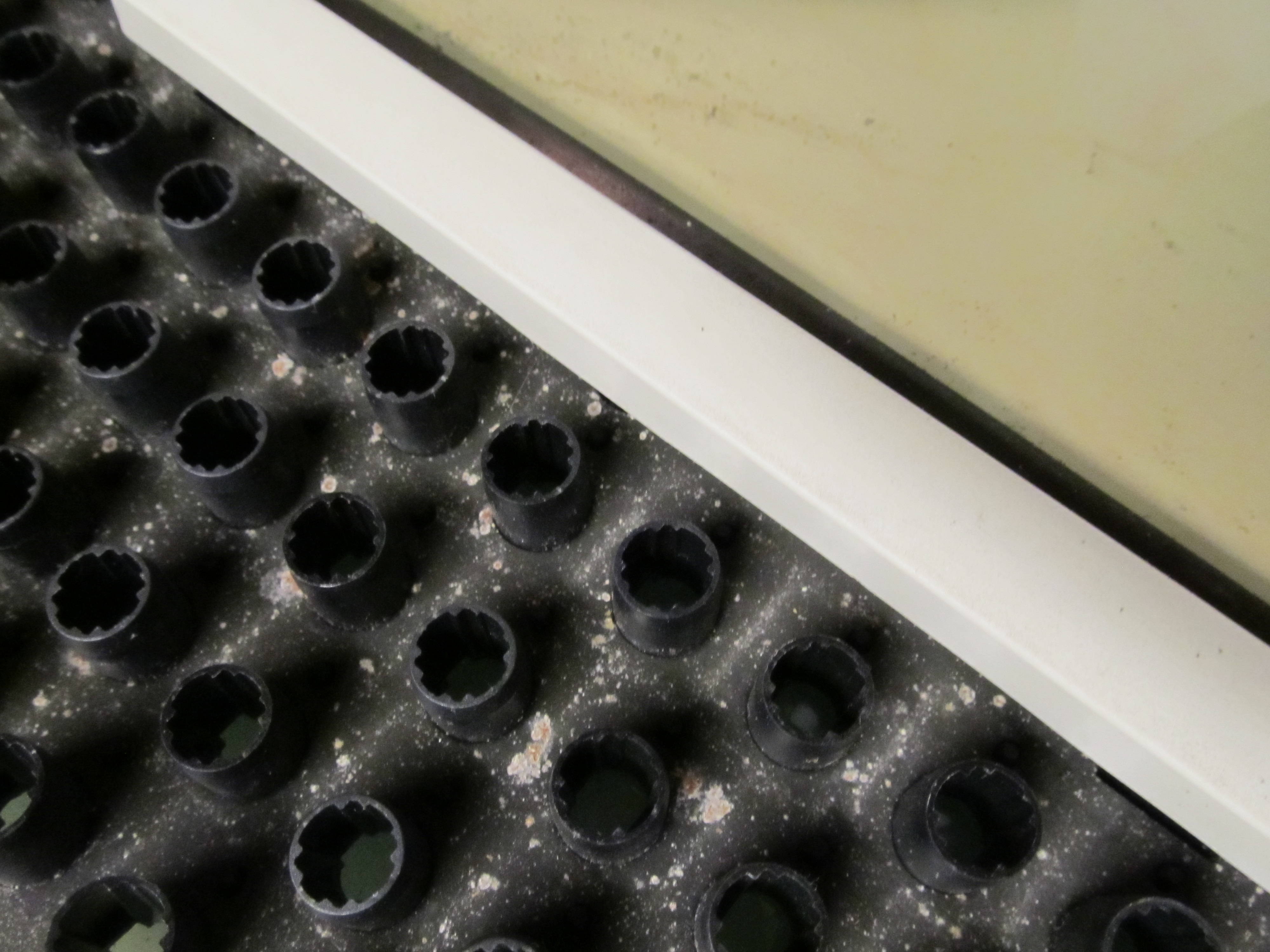 Die Tastatur - Die Tastenhalterungen im Detail