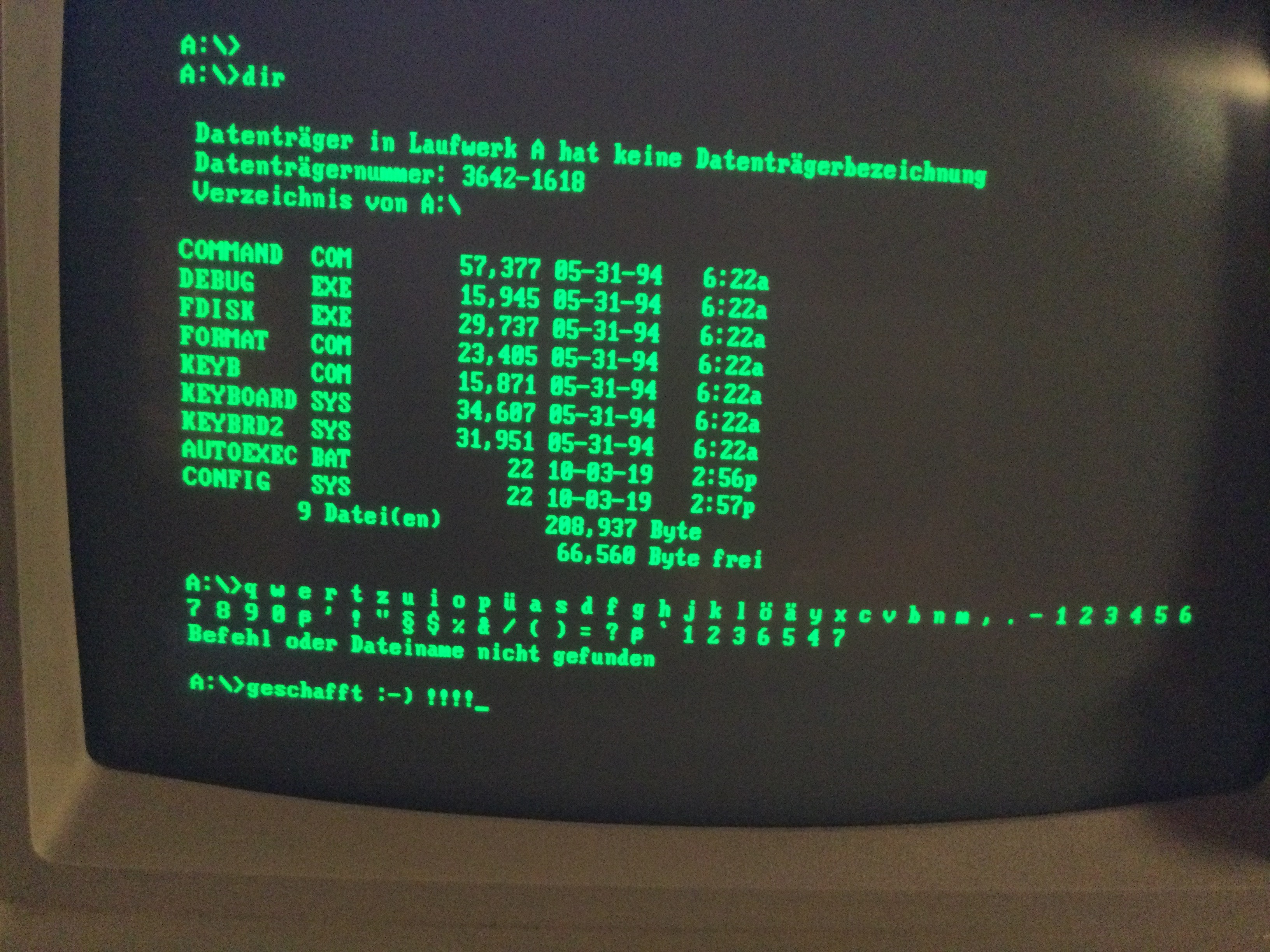 Die Tastatur - Gehäuse wieder geschlossen, einige Tasten eingesetzt