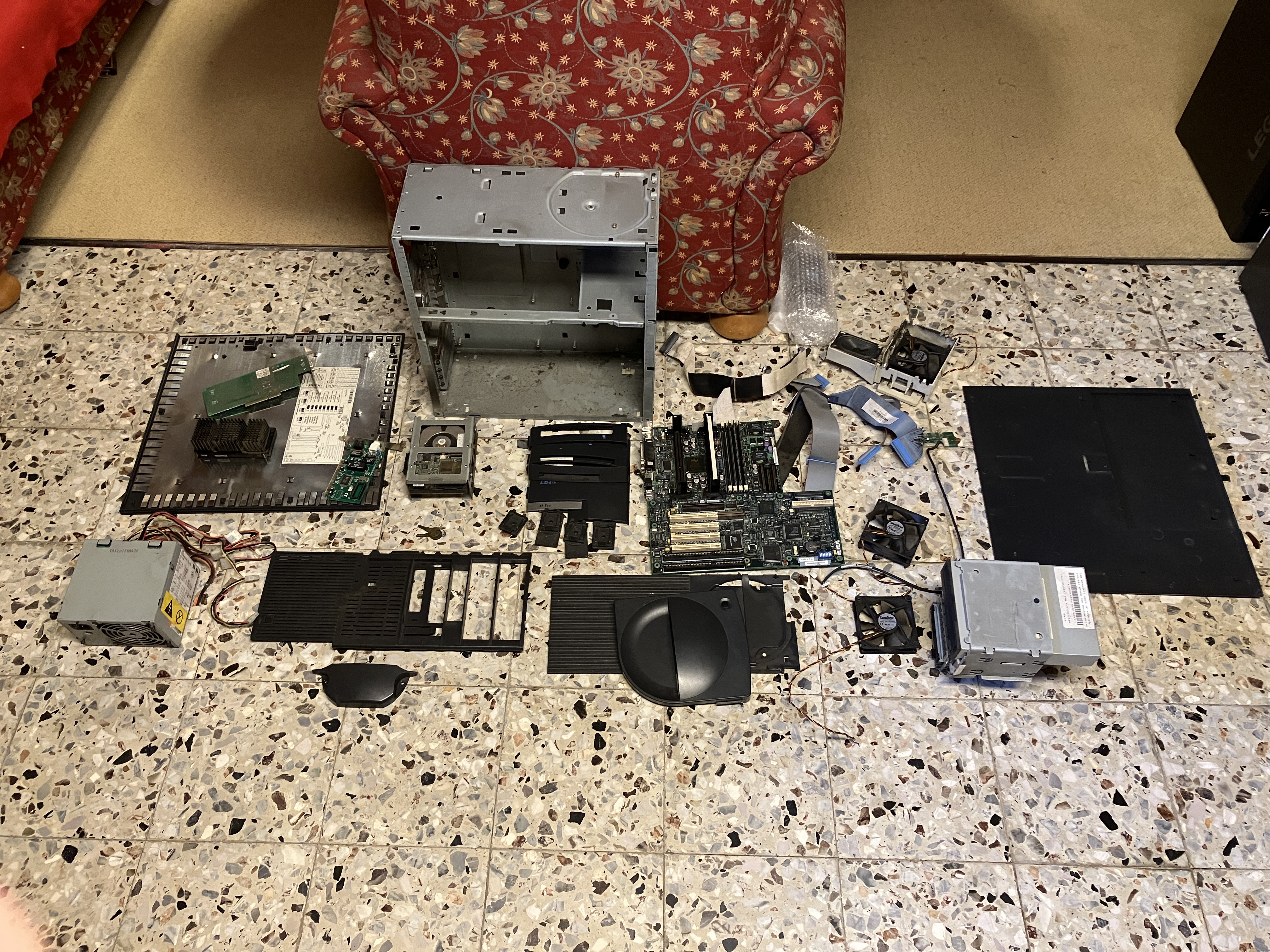 PC komplett zerlegt