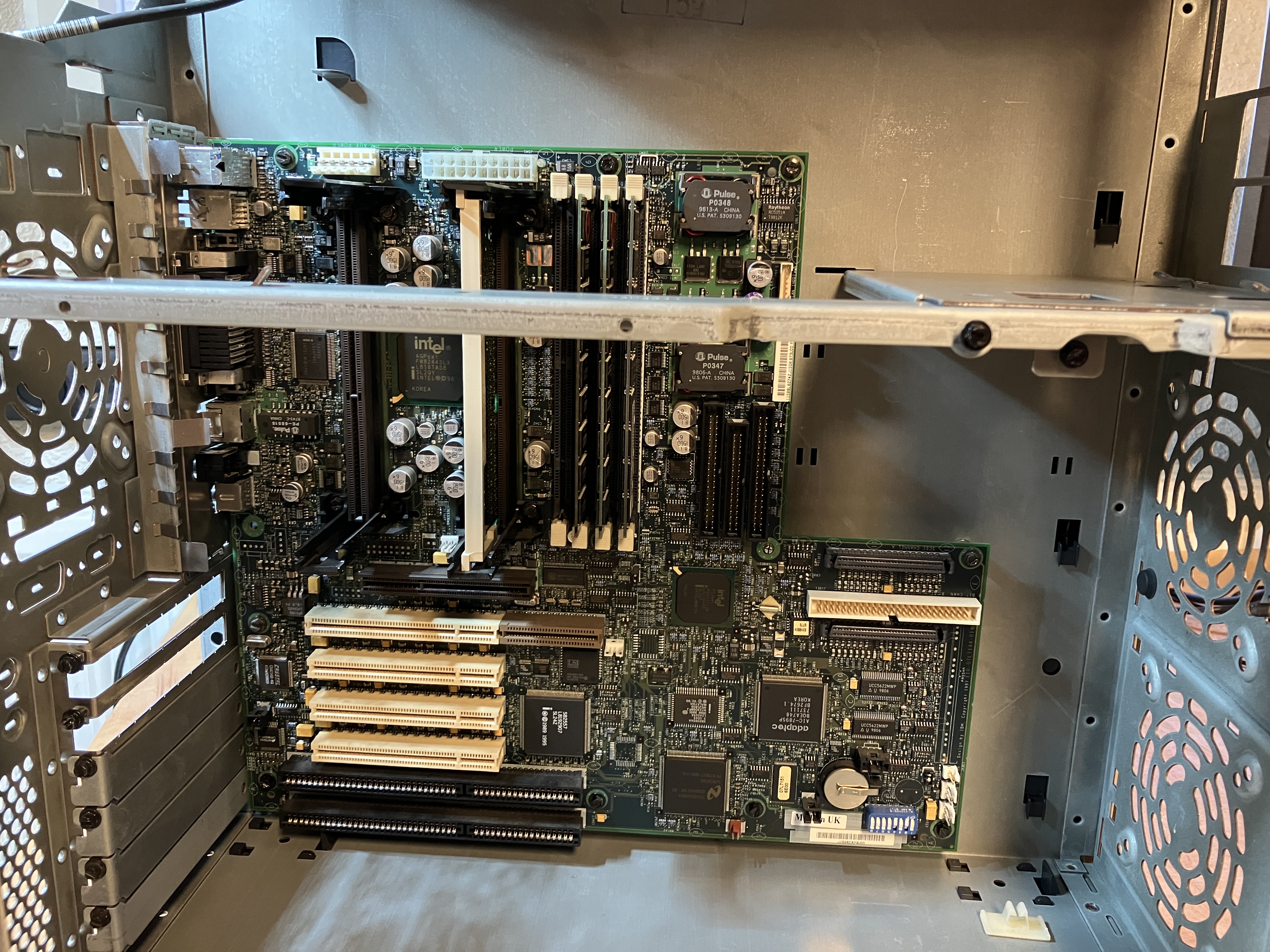 Mainboard fertig verschraubt