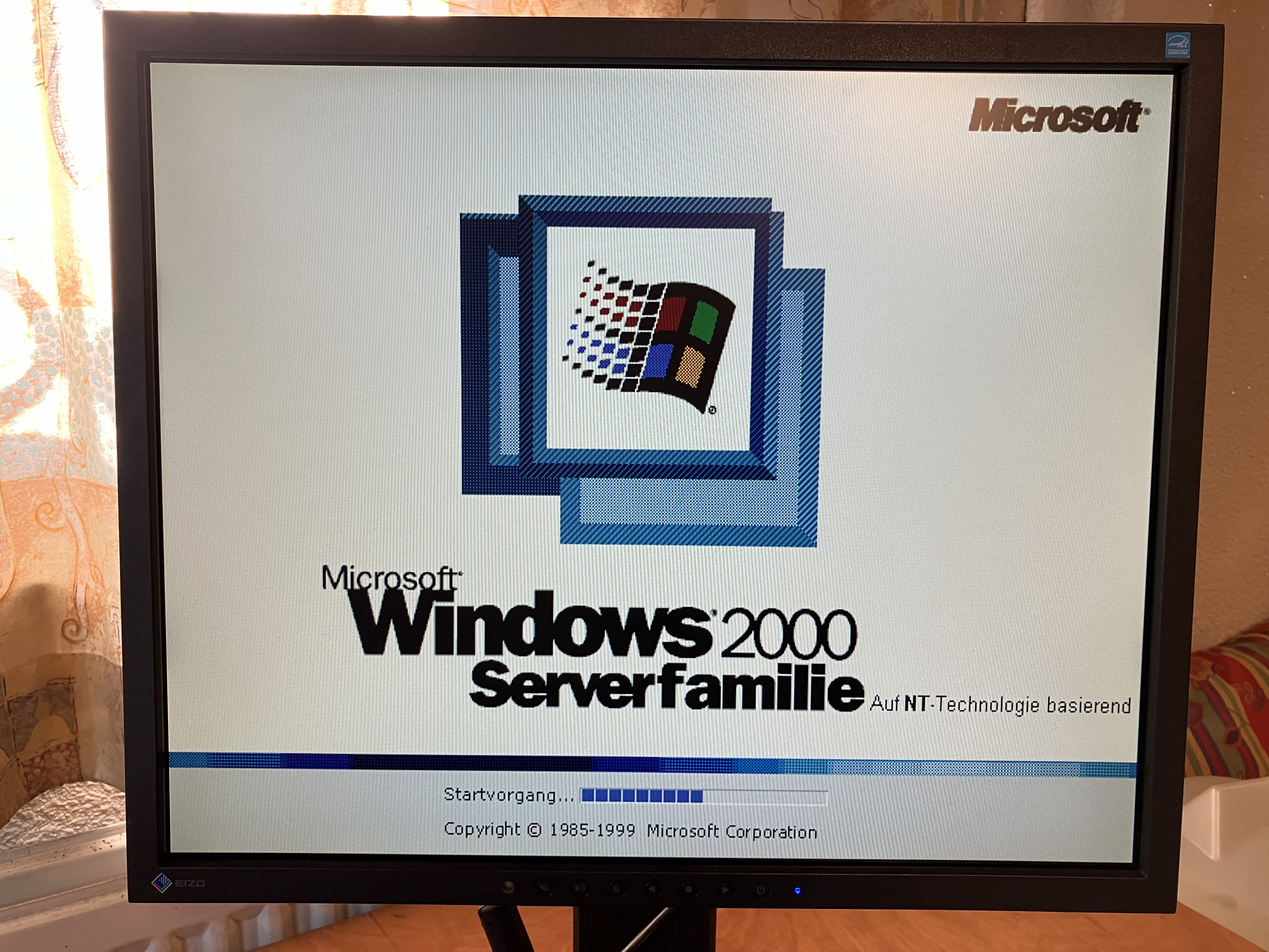 Windows 2000 Boot Logo